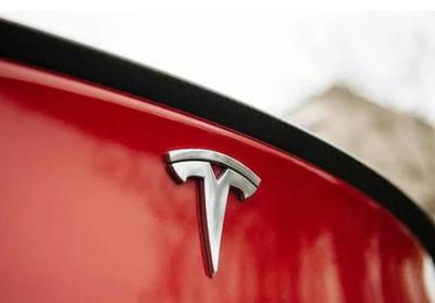 特斯拉超級工廠投產期限逼近，上海臨港基地卻無動工跡象